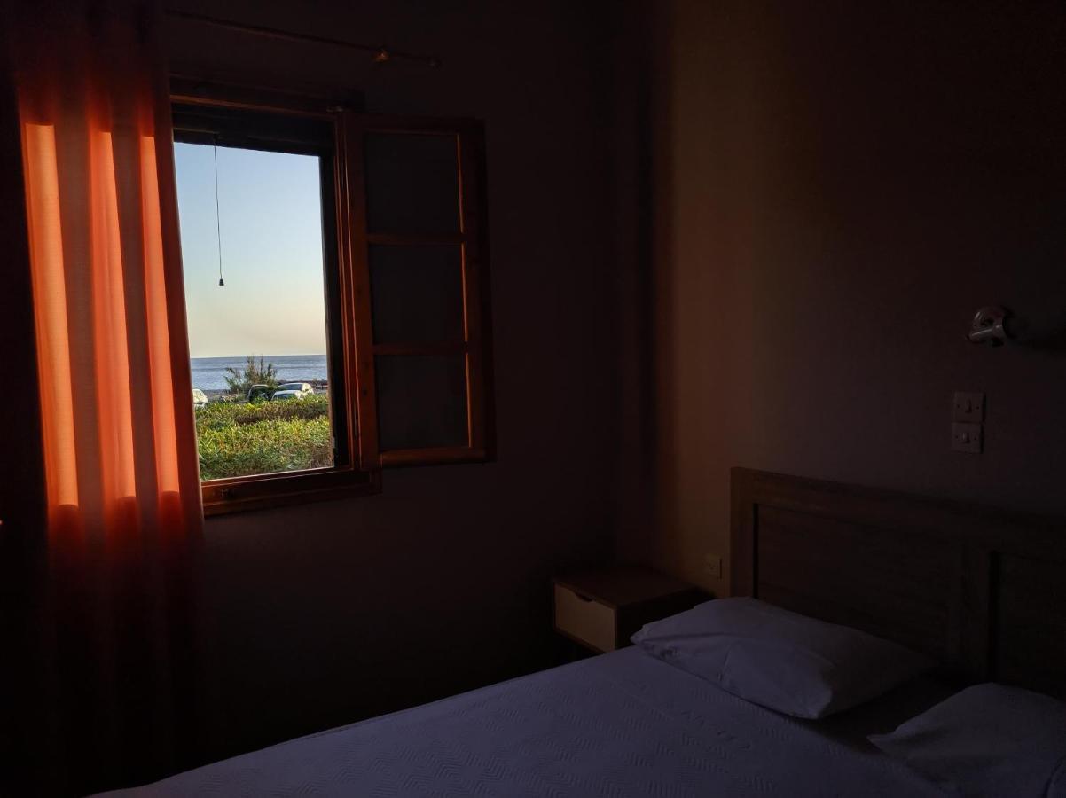 Tramonto Nel Delfini Apartment Kini Bagian luar foto