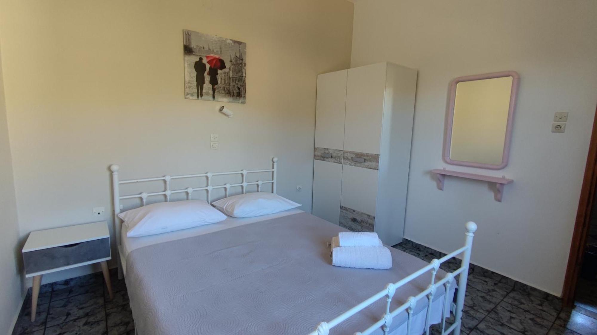 Tramonto Nel Delfini Apartment Kini Bagian luar foto