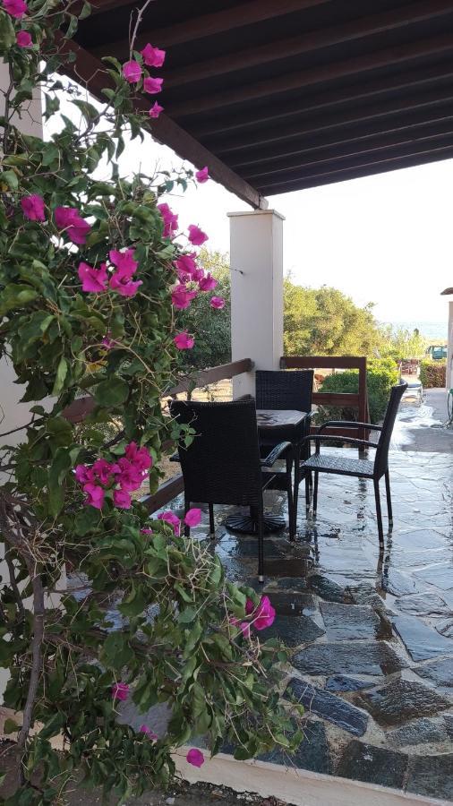 Tramonto Nel Delfini Apartment Kini Bagian luar foto