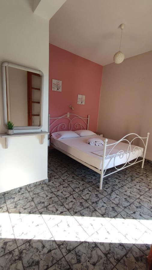 Tramonto Nel Delfini Apartment Kini Bagian luar foto