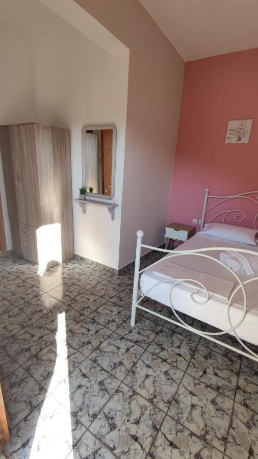 Tramonto Nel Delfini Apartment Kini Bagian luar foto