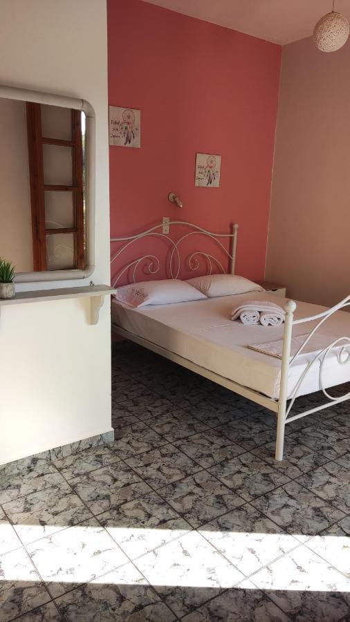 Tramonto Nel Delfini Apartment Kini Bagian luar foto