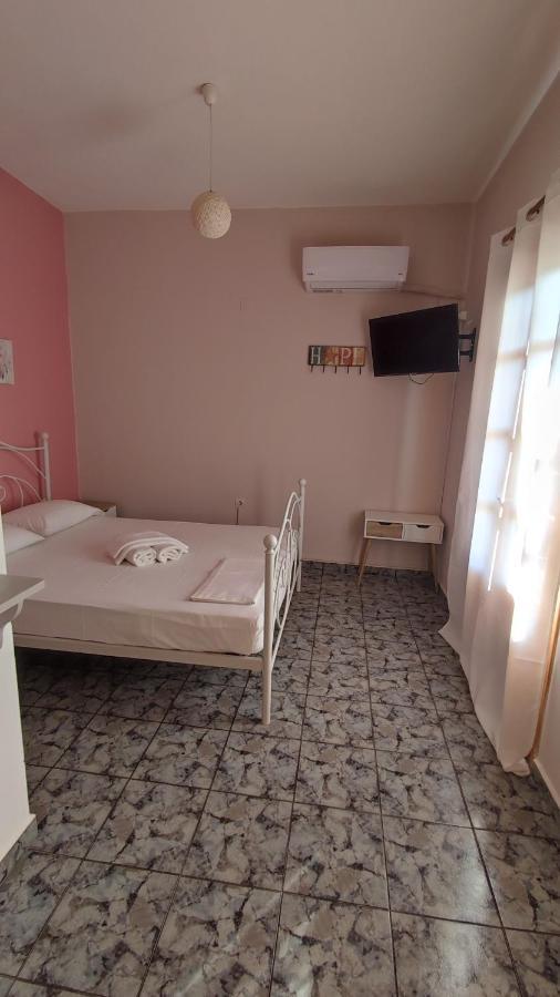Tramonto Nel Delfini Apartment Kini Bagian luar foto