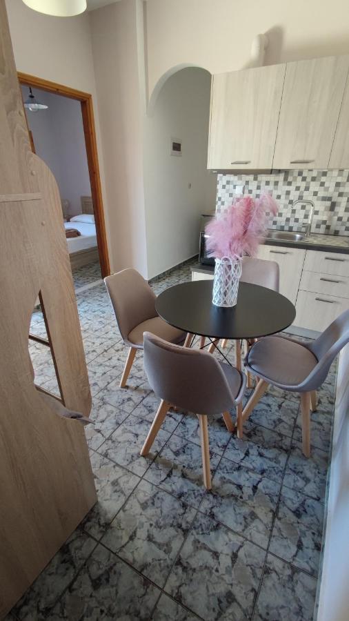 Tramonto Nel Delfini Apartment Kini Bagian luar foto