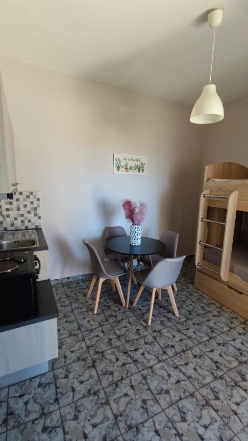 Tramonto Nel Delfini Apartment Kini Bagian luar foto