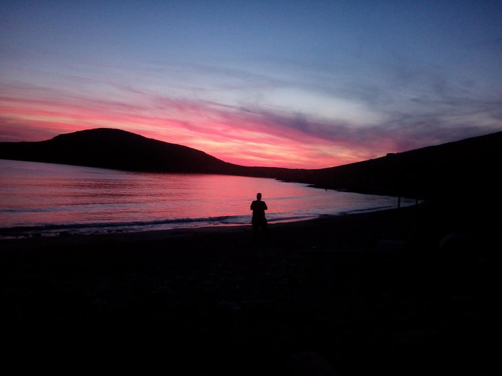 Tramonto Nel Delfini Apartment Kini Bagian luar foto