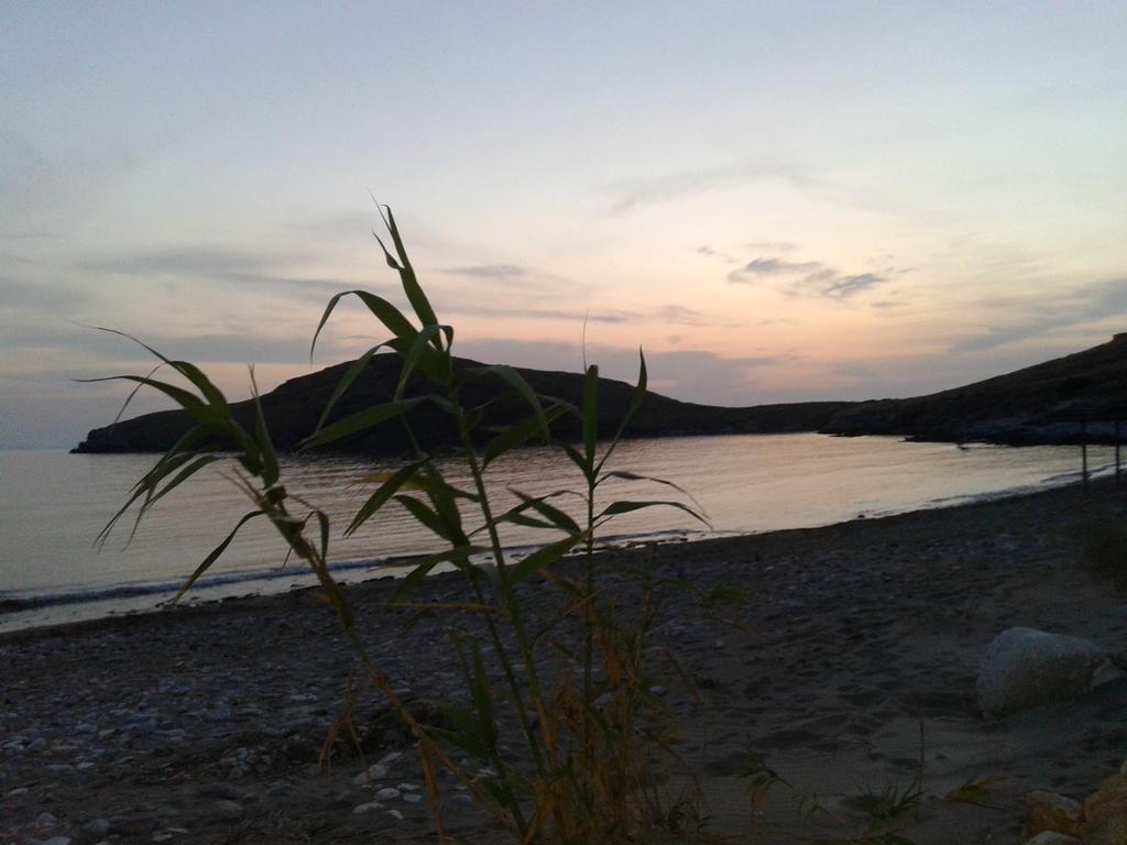Tramonto Nel Delfini Apartment Kini Bagian luar foto