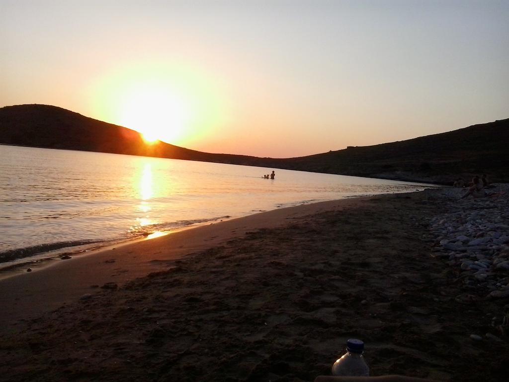 Tramonto Nel Delfini Apartment Kini Bagian luar foto