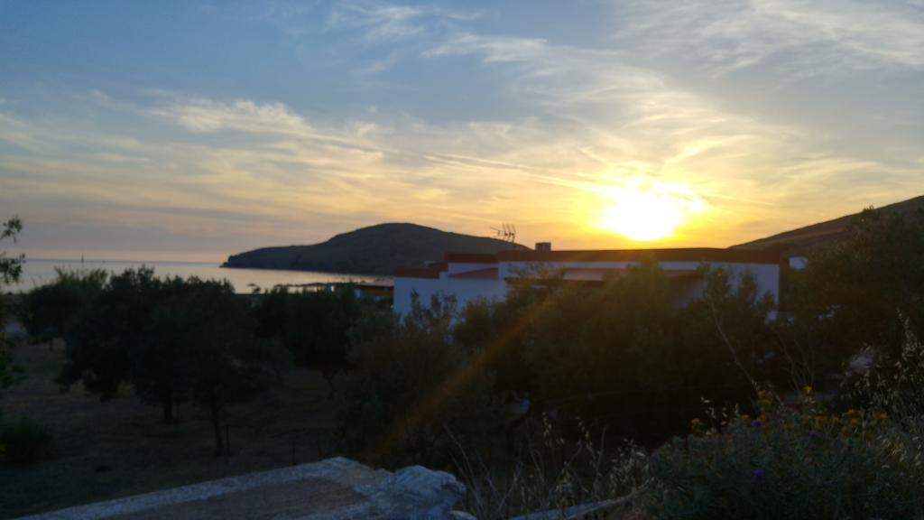 Tramonto Nel Delfini Apartment Kini Bagian luar foto