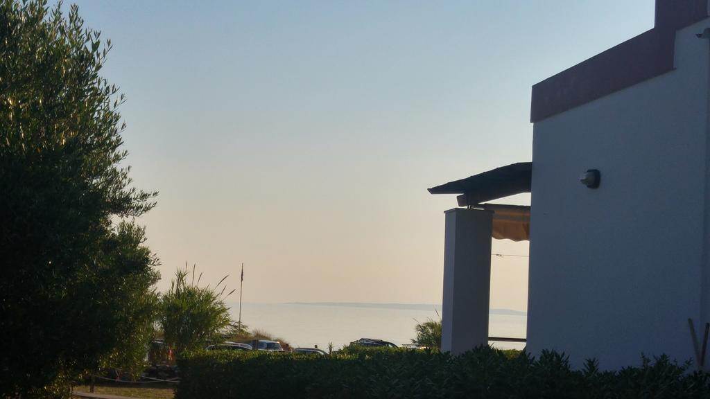 Tramonto Nel Delfini Apartment Kini Bagian luar foto