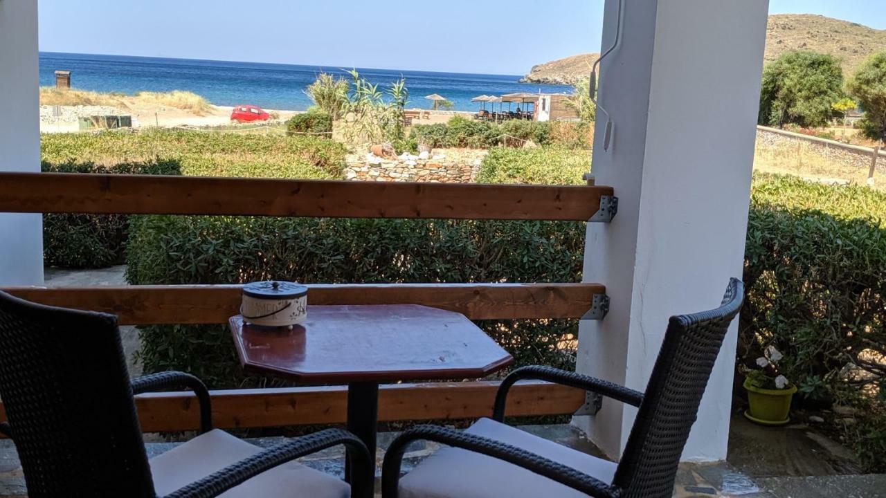 Tramonto Nel Delfini Apartment Kini Bagian luar foto